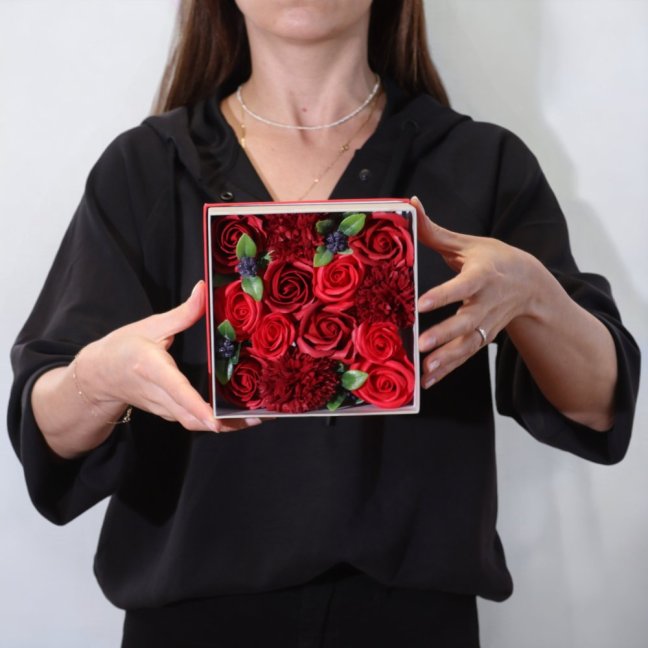 Mydlové kvety Štvorcový Box - Klasické Červené Ruže