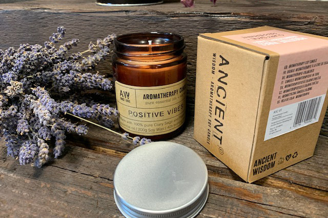 Ancient Wisdom Vonná Sviečka s Esenciálnymi olejmi 200g - Pozitívne Vibrácie